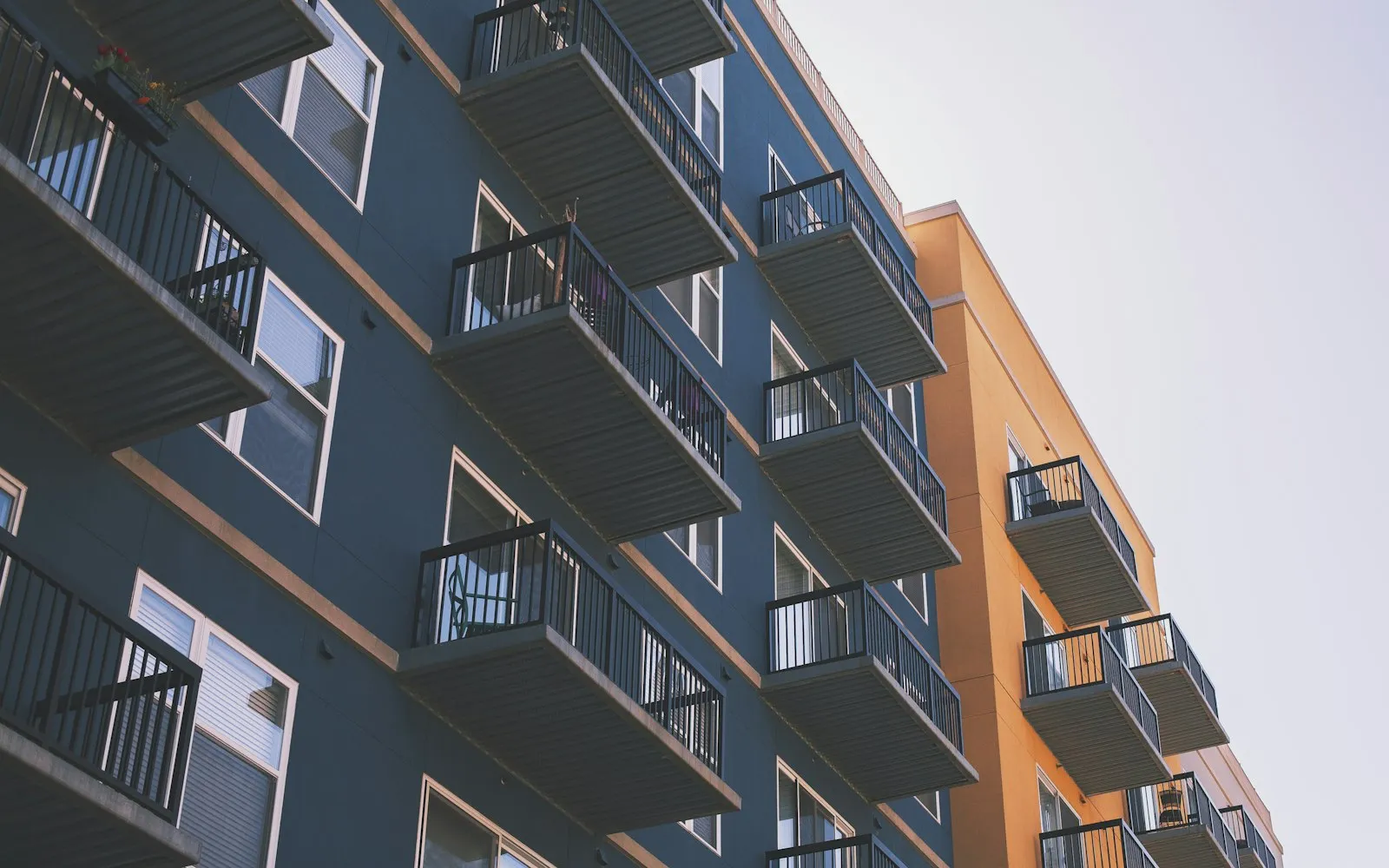 Bitişik apartmanlar, Şirinevler yenileme